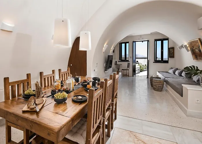 ヴィラ Luxury Blue Dome Santorini イメロヴィグリ